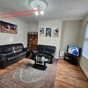 Spacious Two Bedroom House, Parking And Wifi , Leeds (West Yorkshire) United Kingdom