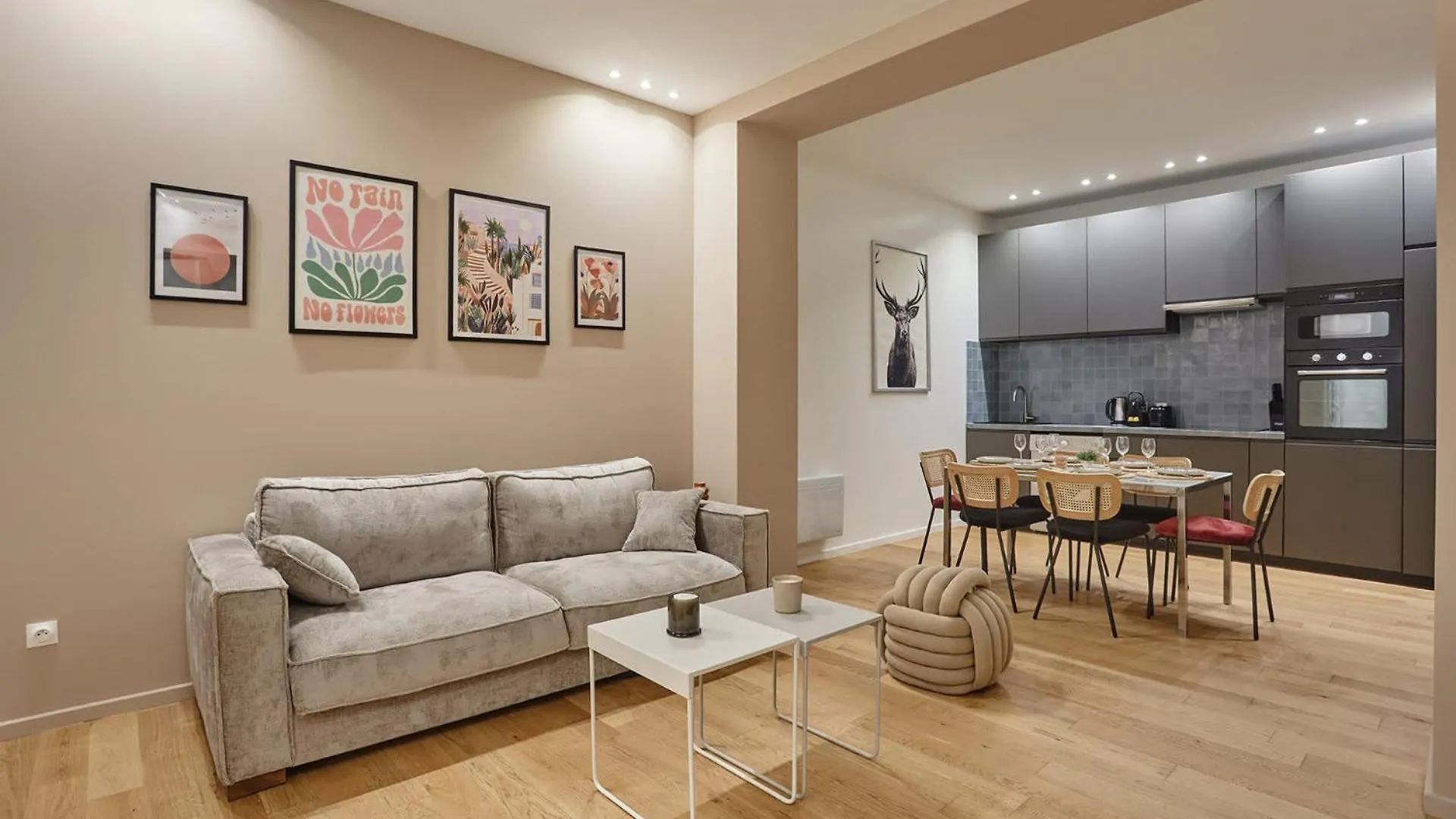New Apartment 2 Bedrooms Center Of Paris By Studio Prestige France